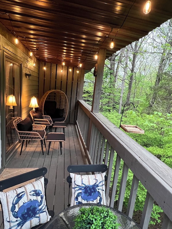 relax on your corner porch and enjoy the wildlife while reading or dining!