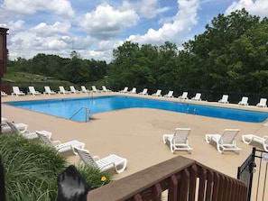 The pool is a 2min walk away. Order food or drinks from the pool bar!