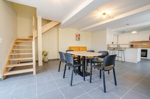 Coin repas / accès à l'étage