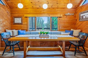 Spacious dining table with a peaceful woodland view. 🌿🍽️