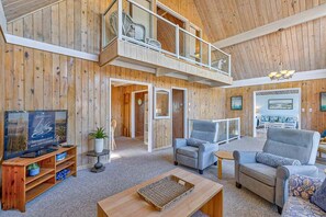 Mid-Level Living Room with Deck Access