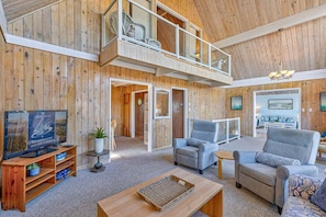 Mid-Level Living Room with Deck Access