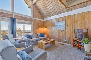 Mid-Level Living Room with Deck Access