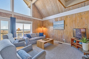 Mid-Level Living Room with Deck Access