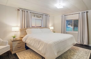 King room with private bathroom and walk-in closet