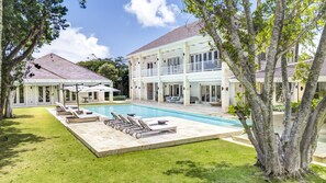 Royale Estate - 15 Bedroom Complex (6479)