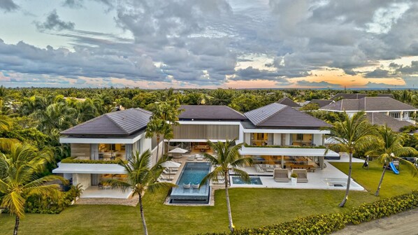 Royale Estate - 15 Bedroom Complex (6504)