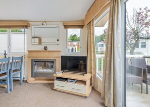Comfort Three Bedroom (Pet friendly) - Bucklegrove Holiday Park, Cheddar,