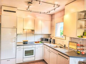 Kitchen, Kitchen Appliance, Countertop, Interior Design, Major Appliance, Flooring, Cabinetry, Ceiling, Wood, Light Fixture