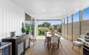 Elevated alfresco area