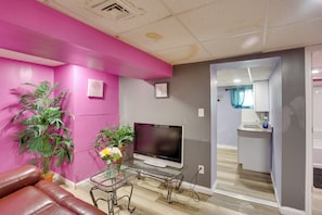 Living Room | Free WiFi | Central Heating & A/C