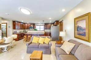 Living Room | Smart TV | Central Heating & A/C | Free WiFi