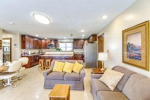 Living Room | Smart TV | Central Heating & A/C | Free WiFi
