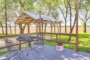 Front Patio | Pasture Views | Outdoor Dining Area