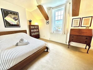 Master (double) bedroom
