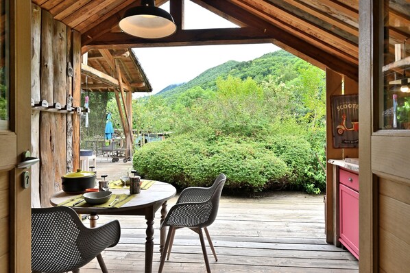 Outdoor dining
