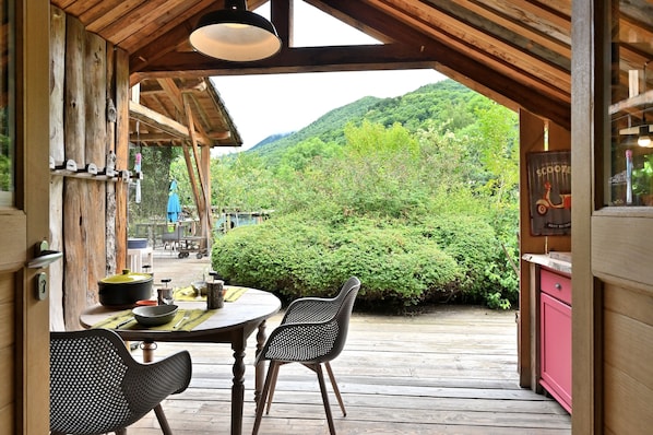 Outdoor dining