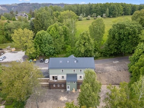 Baum, Dach, Wohngebiet, Zuhause, Hütte, Ländliches Gebiet, Estate, Vorort, Auffahrt, Bauernhaus