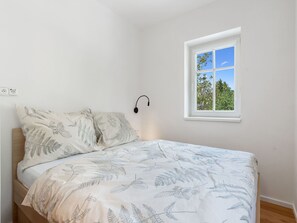 Wand, Schlafzimmer, Holz, Bett, Bedding, Bettdecke, Linens, Interior Design, Zuhause, Fussboden