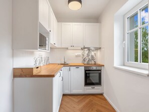 Küchengerät, Küche, Countertop, Flooring, Interior Design, Major Appliance, Cabinetry, Holz, Fussboden, Möbel