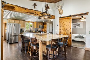 The heart of the home! This full kitchen features a massive granite island perfect for cooking, entertaining, or simply gathering with family and friends. 🍷👨‍🍳