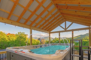 Outdoor spa tub