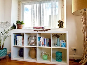 Lounge - books & arty stuff