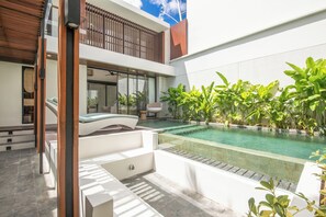 Sunken seating area by the Pool