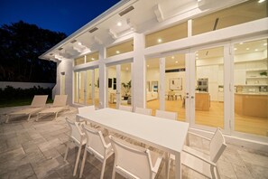 Outdoor dining with easy access to indoor and outdoor kitchens