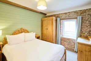West Barn, Toftrees - Host & Stay