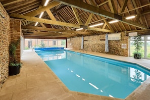 West Barn, Toftrees - Host & Stay