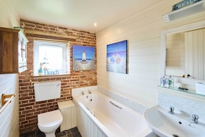 West Barn, Toftrees - Host & Stay