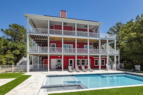 Pool with Hot Tub