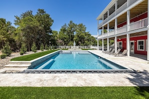 Amazing Pool