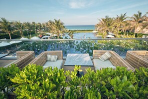 Infinity pool