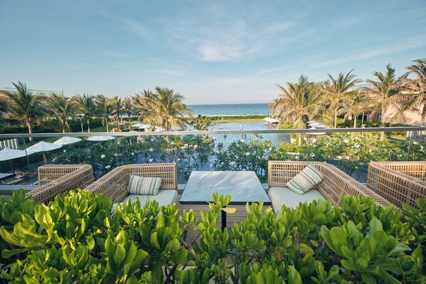 Infinity pool