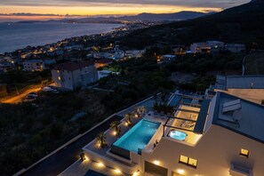 
Discover this elegant villa featuring a heated private pool measuring 8m x 4m