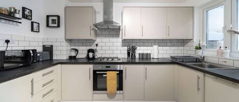 Apartment comes with high quality kitchen appliances for you to use to your hearts content