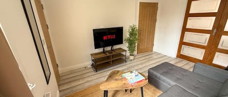 Modern Comfort with Netflix Entertainment