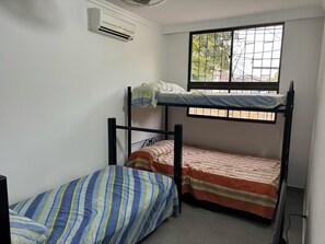 Litera doble y cama de soltero