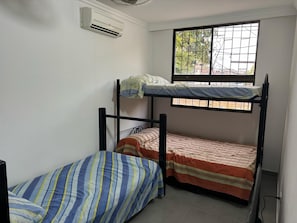 Litera doble y cama de soltero