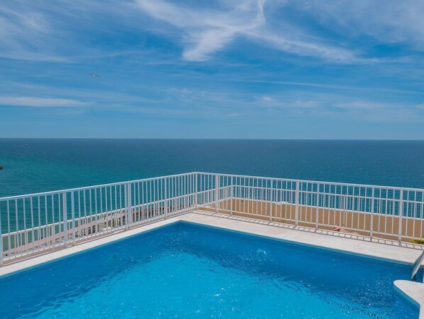 2 roof pools (this is one of them)
