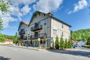 Property Exterior | Community Parking Lot (First-Come, First-Served)