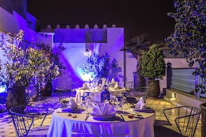 Outdoor dining