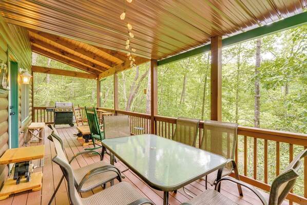 Murphy Vacation Rental | 2BR | 3BA | 1,900 Sq Ft | Step-Free Entry