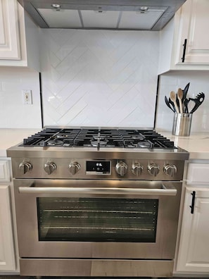 Bosch oven in kitchen