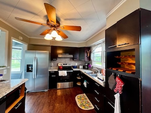 Full kitchen