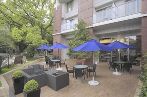 屋外ダイニングエリア