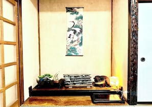Please come and experience the relaxation of a Japanese-style room.