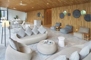 Siddeområde i lobbyen
